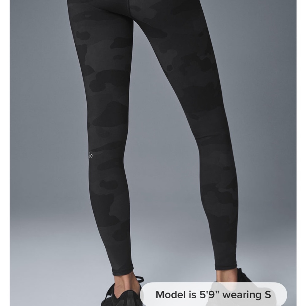 New Alo Yoga Black Camo Leggings - Picture 4 of 6